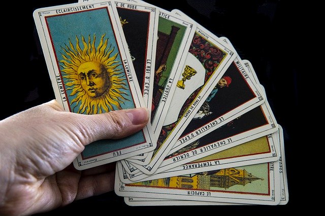 BÓI BÀI TAROT VỀ TÌNH DUYÊN, GIA ĐẠO