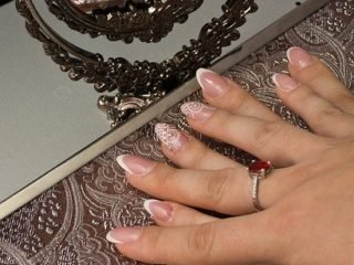 CAN-NGUOI-LAM-NAILS