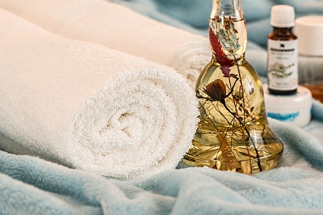 CHUYÊN MASSAGE, CÁC EM TRẺ ĐẸP