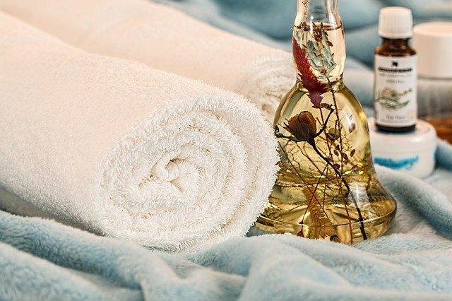 CẠO GIÓ MASSAGE. Làm dịu tất cả đau nhức. Có Nam, Nữ. Có đưa đón tận nơi. Cần thợ Nữ