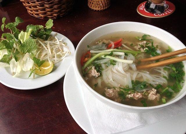 PHỞ LOVERS CẦN TUYỂN PHỤ BẾP. L/L: NHỰT 714-615-8723 HOẶC TÙNG 714-949-3782