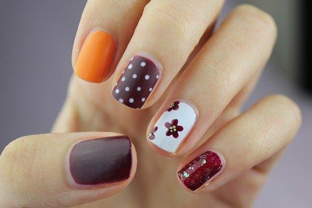 Cần Gấp Thợ Nail. Nữ, Nam, Vợ chồng OK. Biết làm bột, TCN. Bullhedcity, Arizona