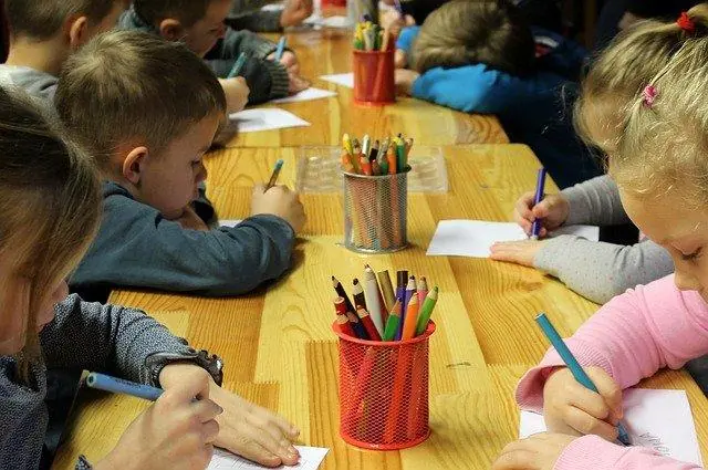 Rao vặt việc nhà: Tuyển người giúp việc. CẦN GẤP MỘT CHỊ giúp bác gái già nhỏ con, còn đ