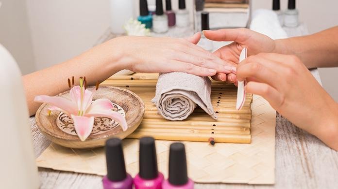 Việc làm nail ổn định, giờ giấc linh hoạt. CẦN THỢ NỮ làm TCN, thợ lớn tuổi OK, làm việc
