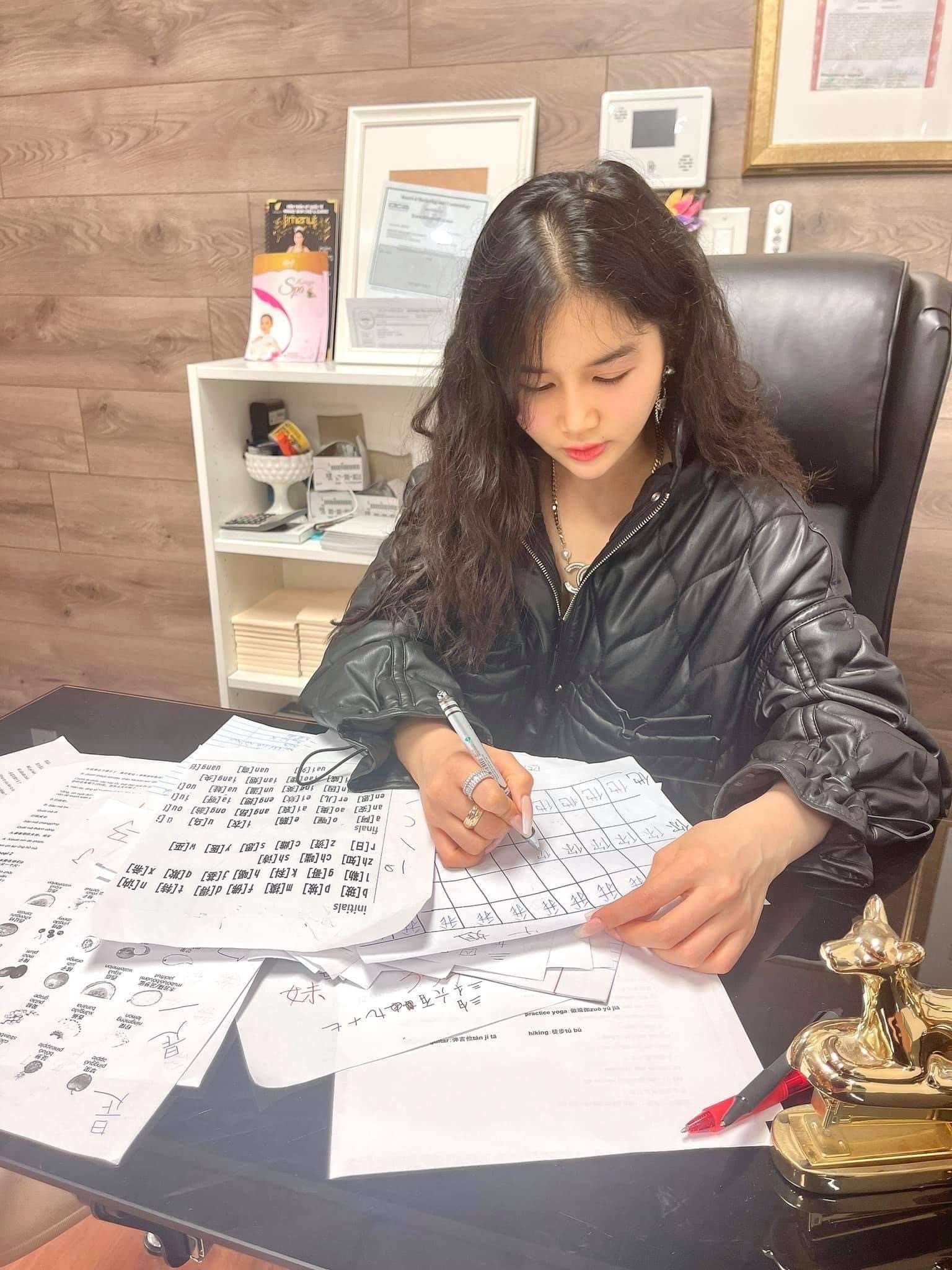 DẠY LÁI XE.  *Bao đậu cho mọi lứa tuổi. *Giảm phí cho người lớn tuổi học chậm. *Học phí