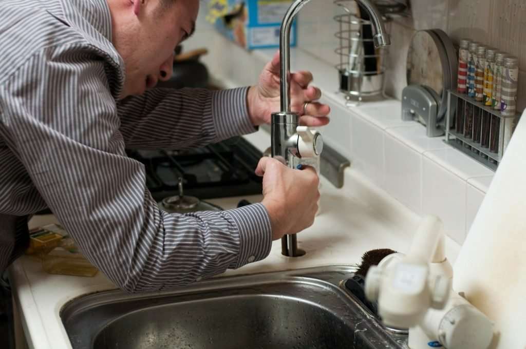 PLUMBING SERVICE.  LC.856942. *Chuyên chạy Gas, Nước leak. Thay bình nước nóng. *Sink, F