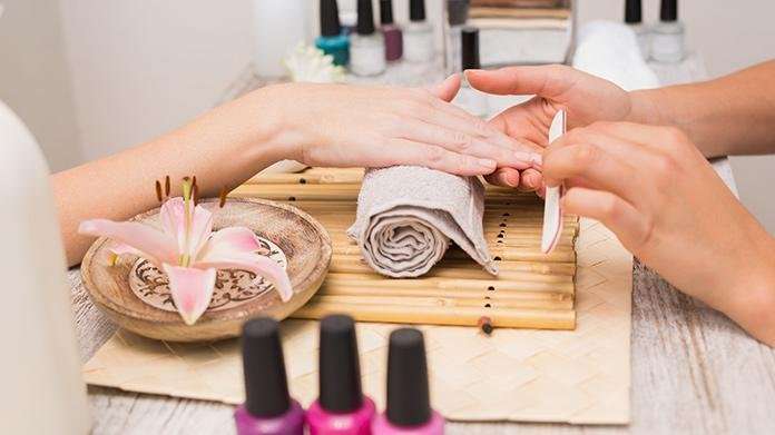 Tìm kiếm thợ nail có kinh nghiệm hoặc mới vào nghề. Cách Bolsa 1:45 phút. CẦN THỢ NAILS