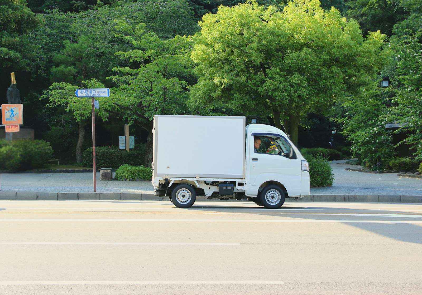 Tuấn Hà Tiên Moving nhận chở thuê, dọn nhà, dọn phòng và phục vụ các chuyến đi xa.  Chún