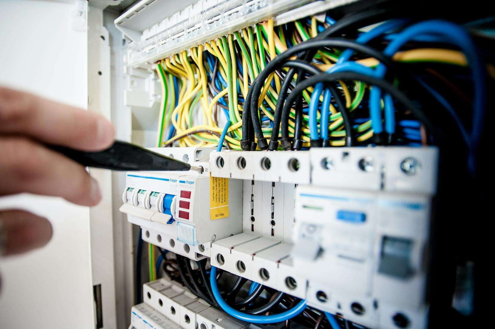G. B Technologies AIR CONDITIONING & HEATING. Biz License#02900058. HÀNH NGHỀ 25 NĂM. *Đ