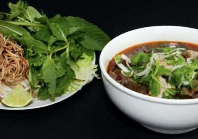 43-nha-hang-ben-ngu-chuyen-ban-bun-bo-cac-mon-hue