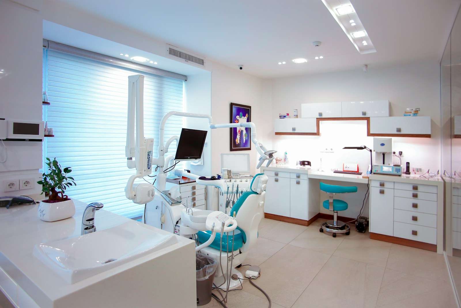 Dịch vụ làm răng giả tháo lắp, răng sứ cố định, sửa chữa răng nứt, hàm lỏng nhanh chóng,