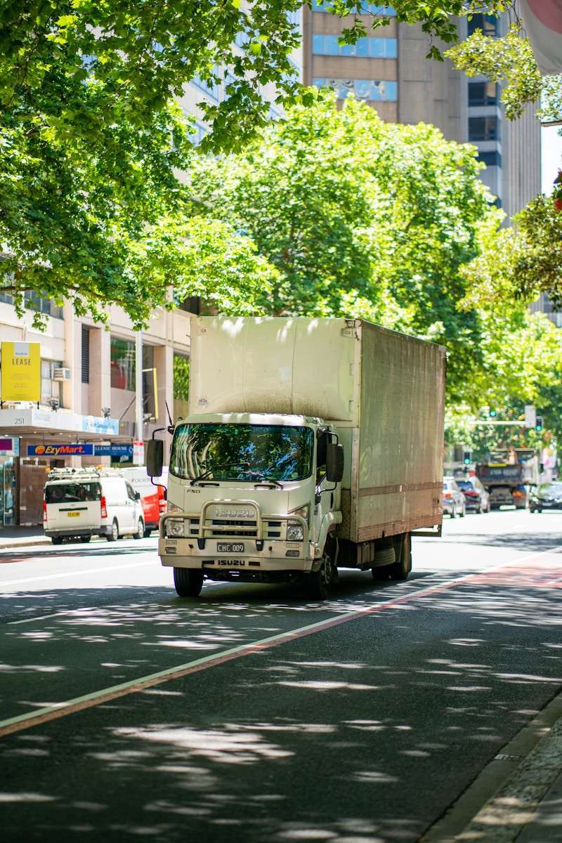 Dịch vụ chuyển nhà, chở đồ Tùng Moving chuyên nghiệp, xe thùng dài đáp ứng mọi nhu cầu.