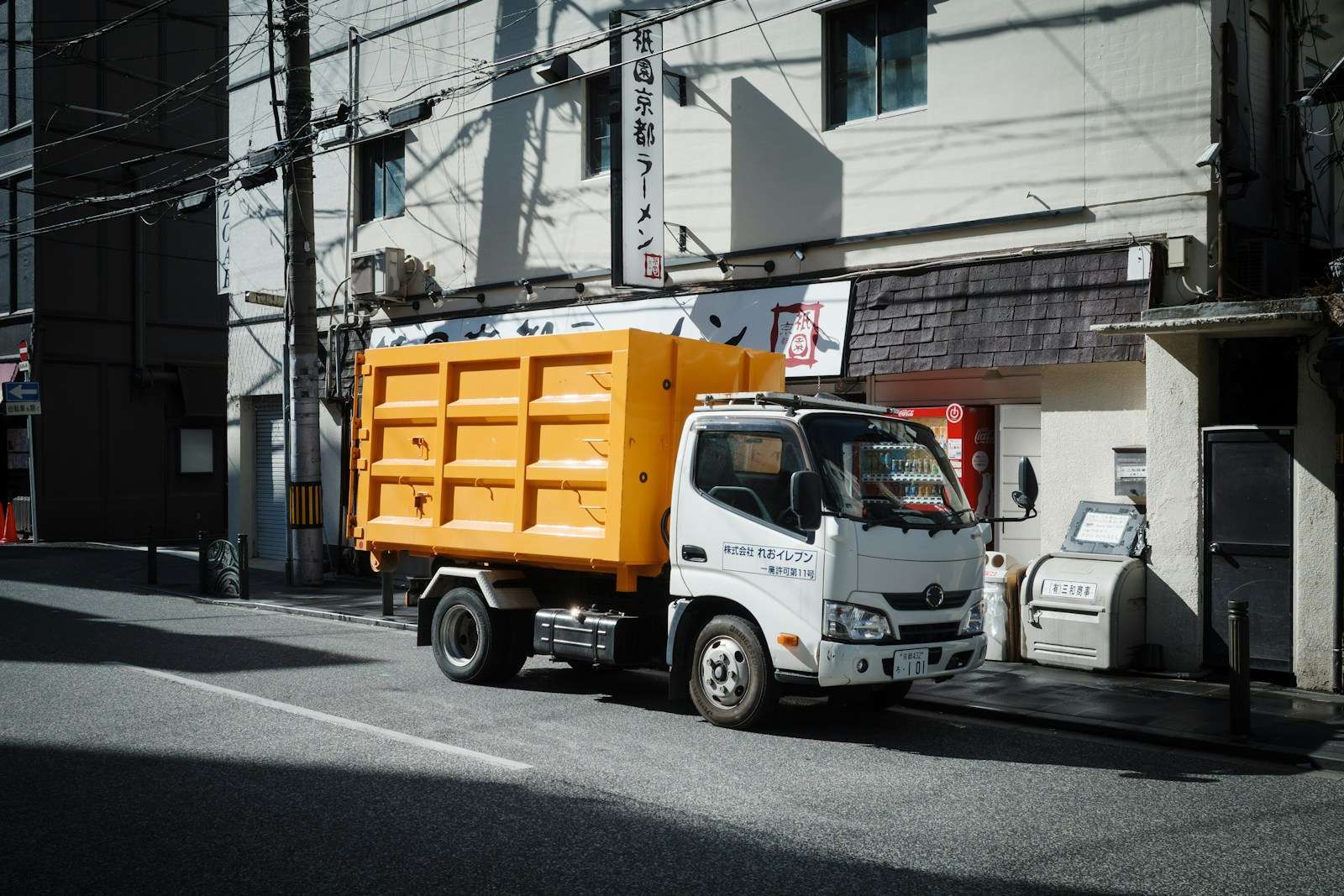 Dịch vụ chuyển nhà, chở hàng uy tín, tận tâm với xe tải 24ft có liftgate, bảo hiểm đầy đ